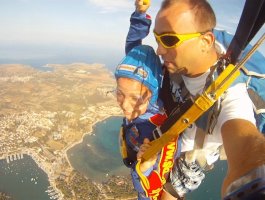 Tandem skydiving jumps